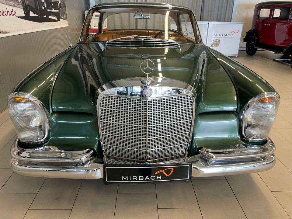 Image 3/15 of Mercedes-Benz 300 SE (1963)