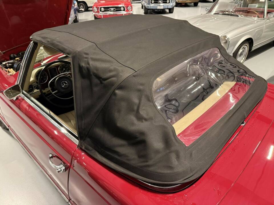 Image 18/50 of Mercedes-Benz 280 SL (1971)