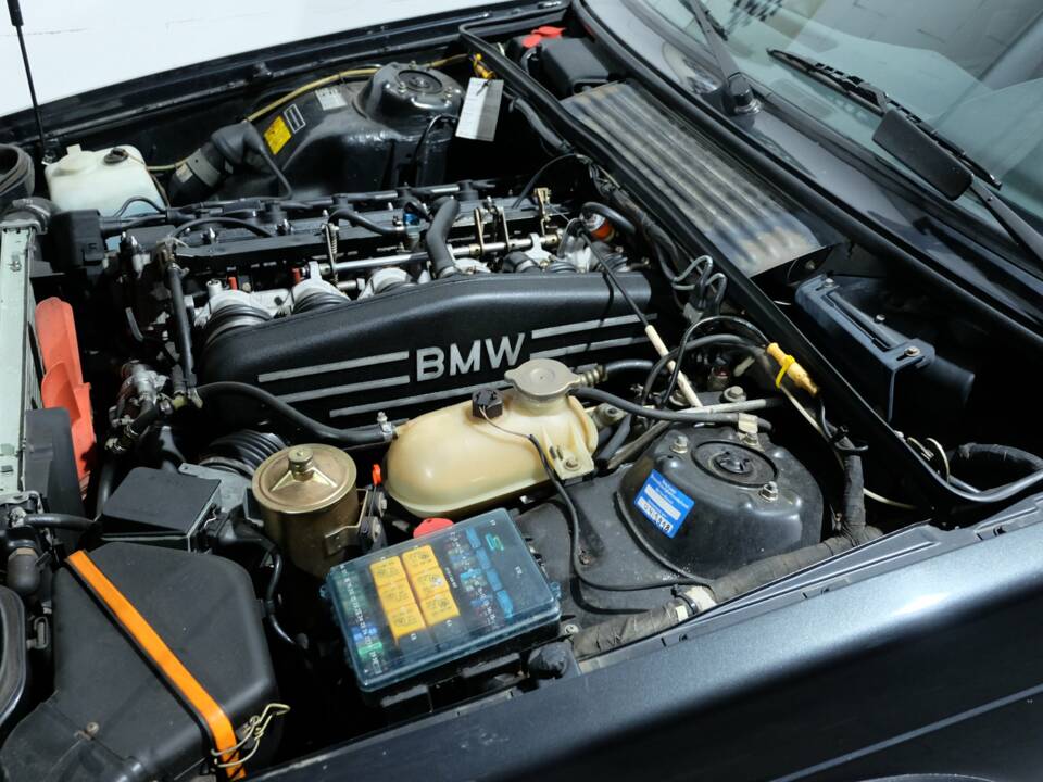 Image 28/35 of BMW M 635 CSi (1984)