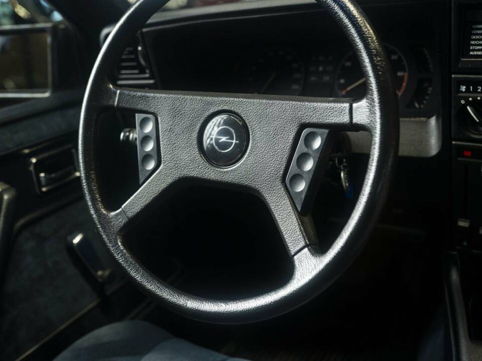 Bild 13/15 von Opel Monza 3,0 E (1983)