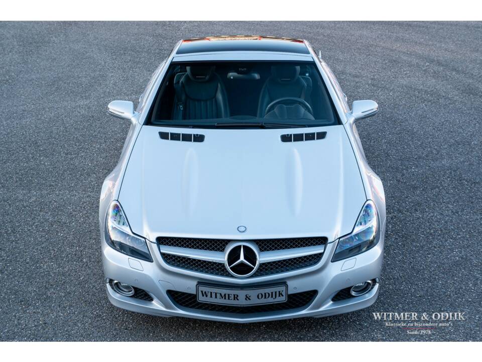 Imagen 12/36 de Mercedes-Benz SL 500 (2011)