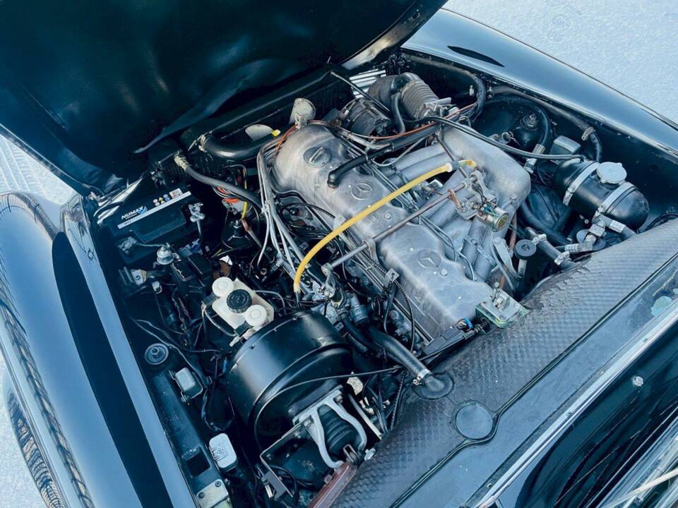 Image 23/35 of Mercedes-Benz 280 SL (1970)