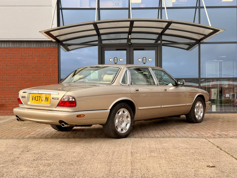 Bild 5/32 von Jaguar XJ 8 Sovereign (1999)