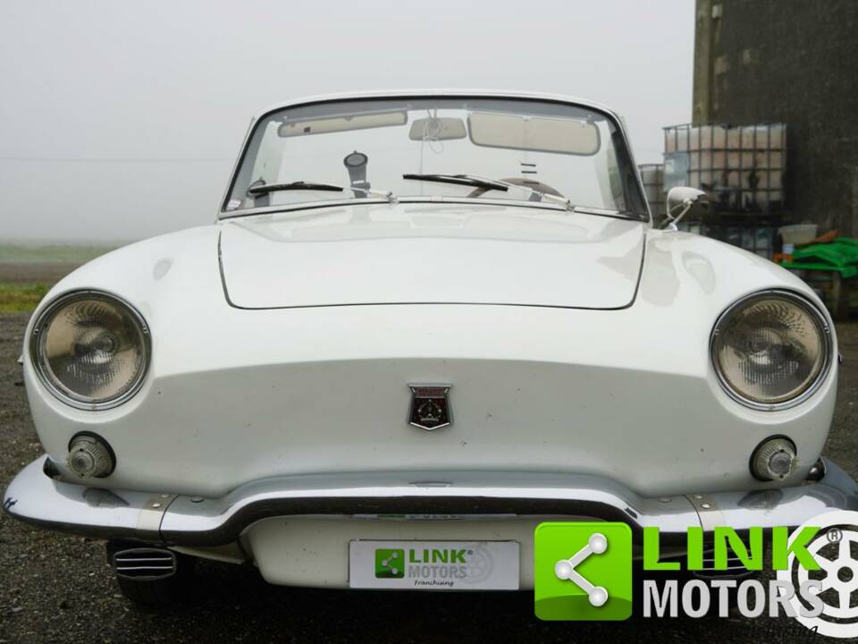 Image 2/10 of Renault Caravelle S (1962)