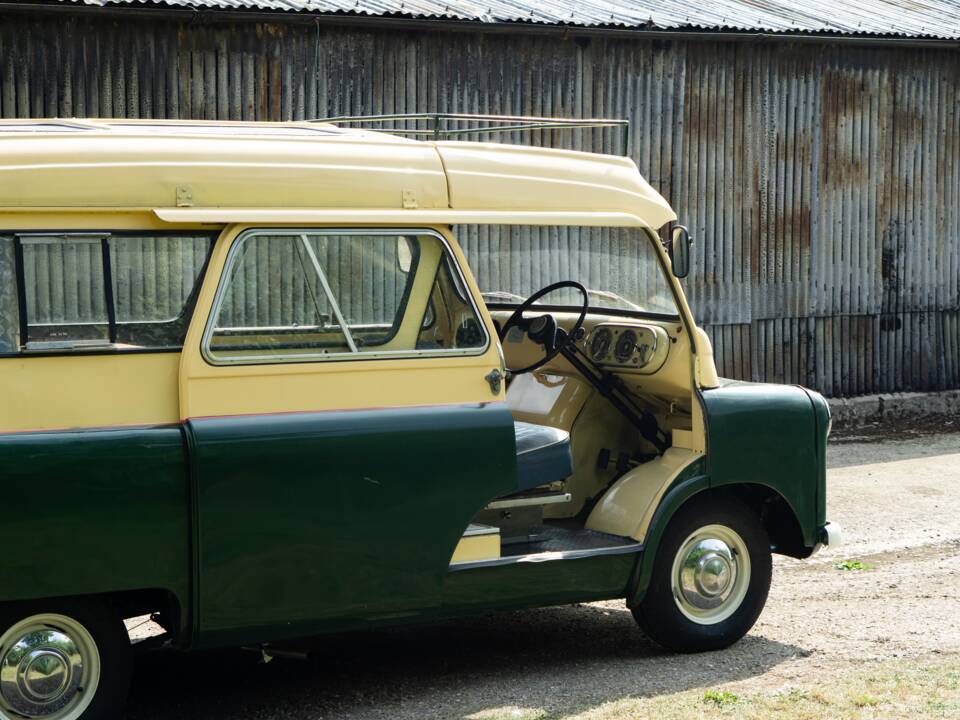Image 25/50 of Bedford CA Dormobile (1961)