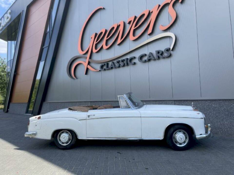 Afbeelding 1/36 van Mercedes-Benz 220 SE Cabriolet (1960)