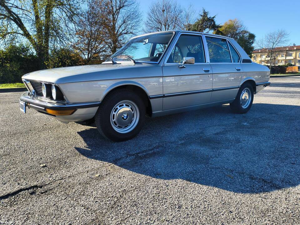 Image 1/8 de BMW 520 (1974)