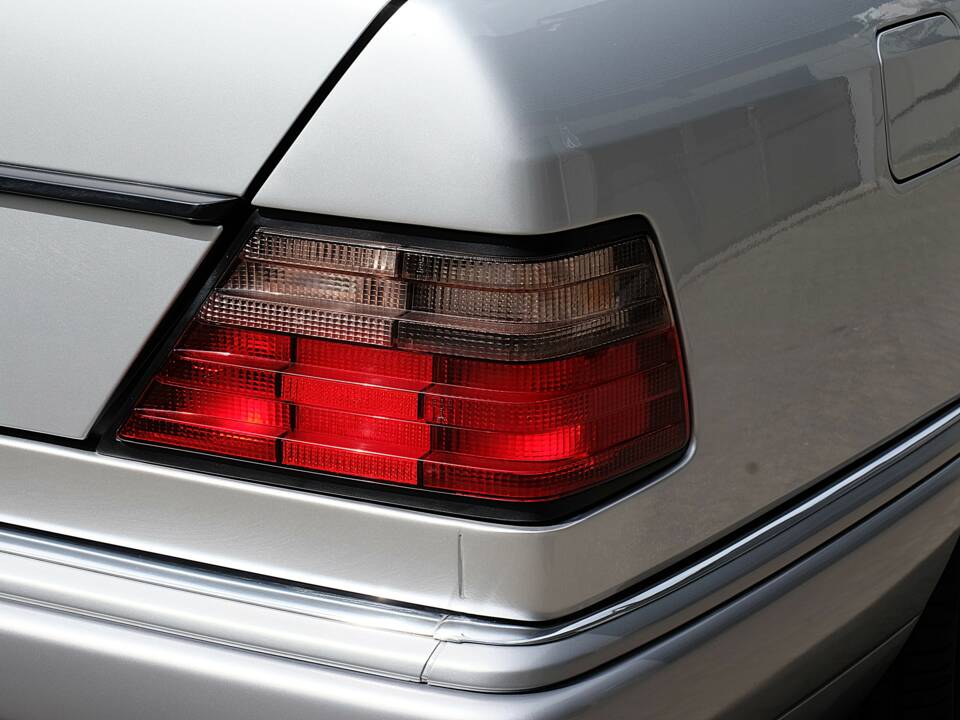 Image 36/69 of Mercedes-Benz E 320 (1994)