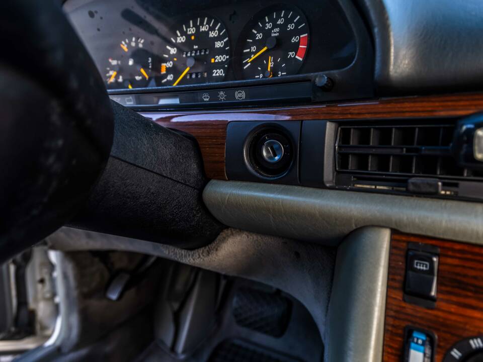Image 94/175 of Mercedes-Benz 420 SE (1986)