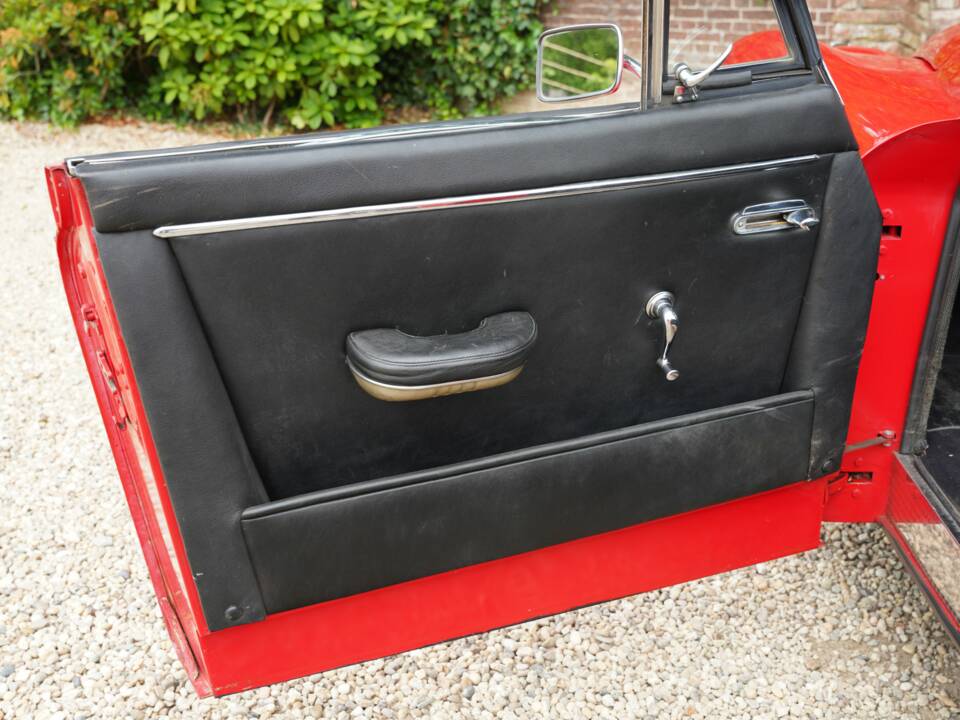 Image 16/50 of Jaguar XK 150 DHC (1960)