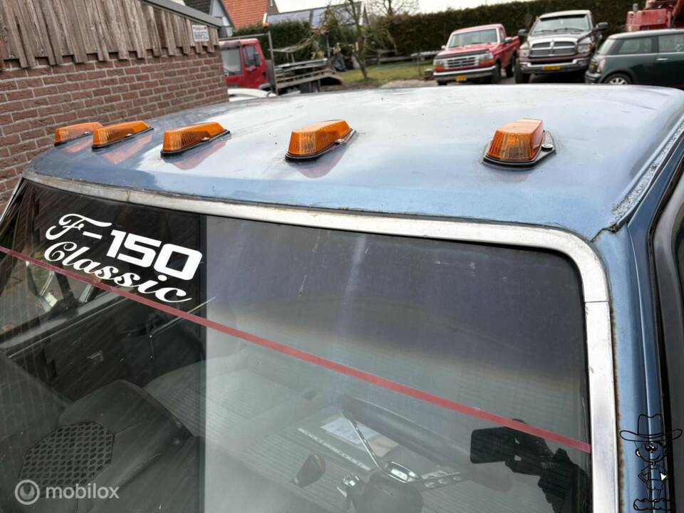 Image 16/42 of Ford F-150 XL (1982)