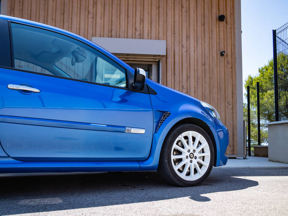 Image 11/40 of Renault Clio Gordini R.S. (2012)
