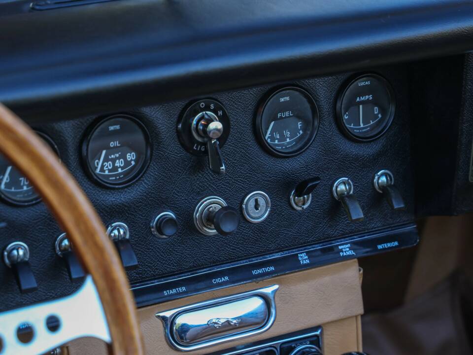 Image 24/50 de Jaguar Type E 3.8 (1964)