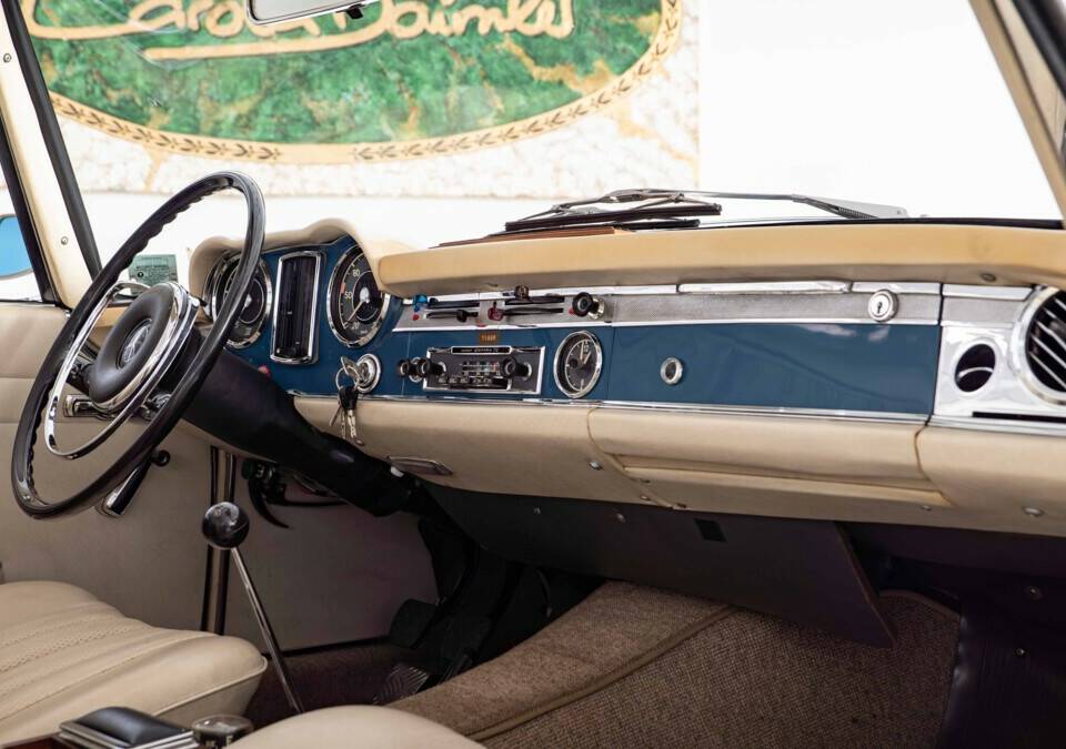 Image 27/33 of Mercedes-Benz 230 SL (1966)