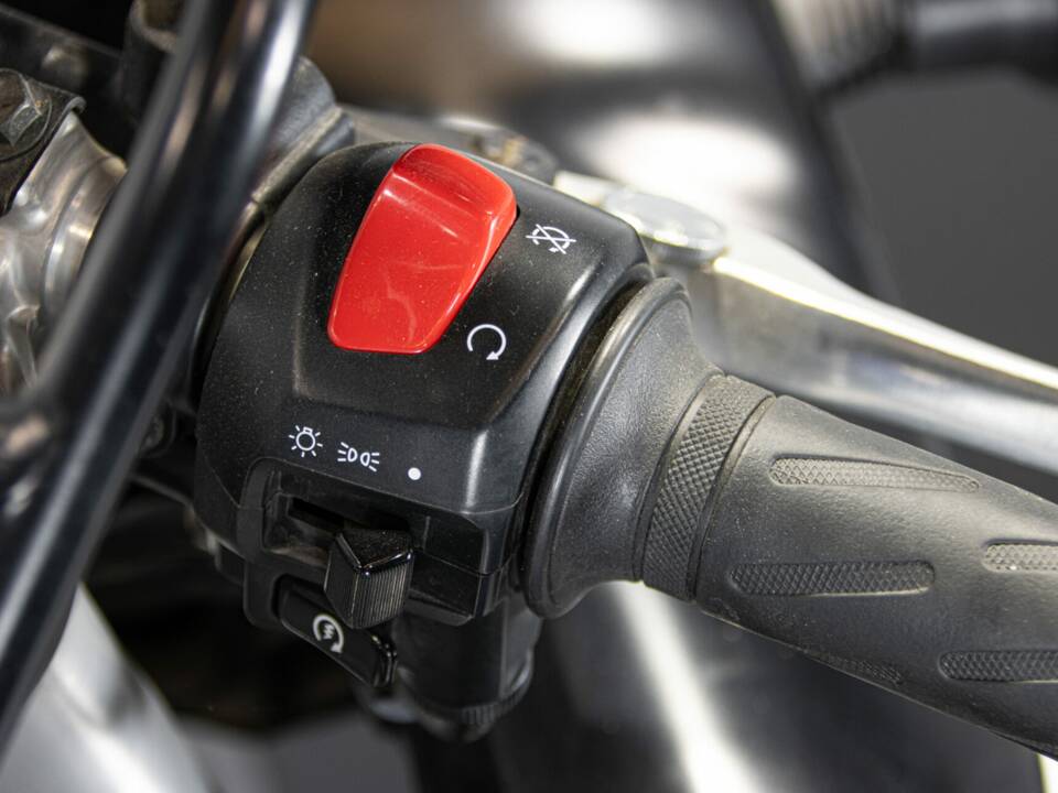 Image 39/49 de Suzuki TL 1000R (1999)