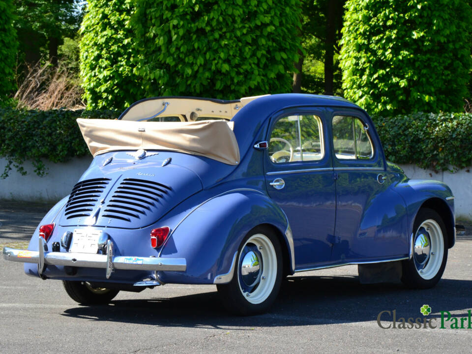 Image 17/50 of Renault 4 CV Décapotable (1954)