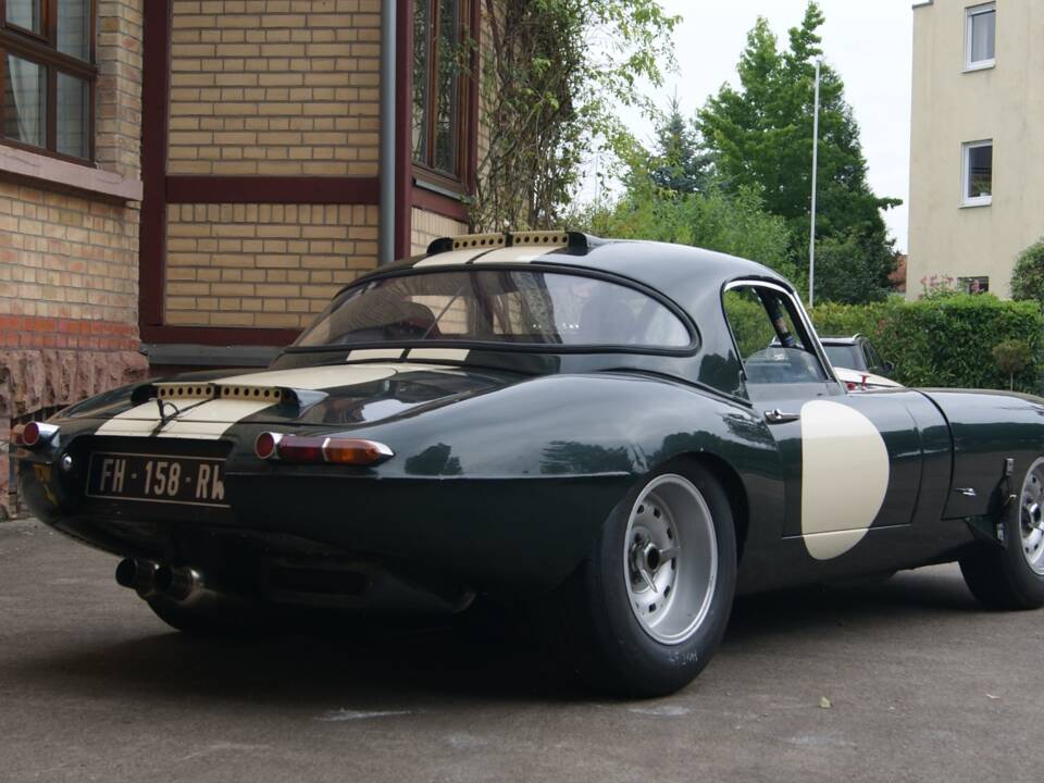 Image 6/14 of Jaguar E-Type &quot;Lightweight&quot; (1963)