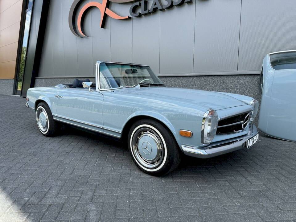Afbeelding 6/36 van Mercedes-Benz 280 SL (1969)