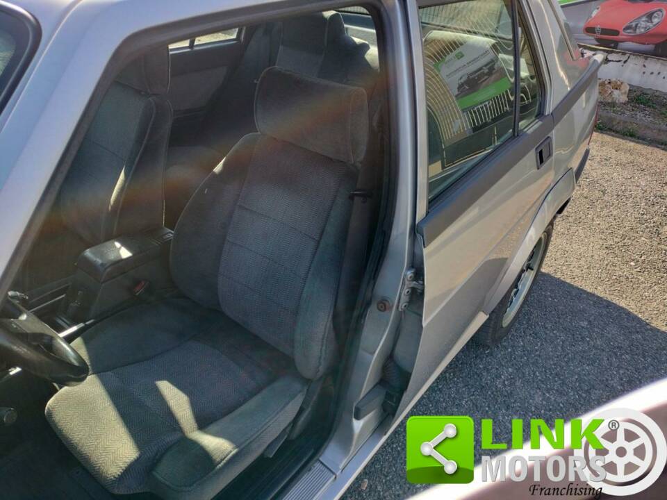 Imagen 8/10 de Alfa Romeo 75 1.8 (1991)