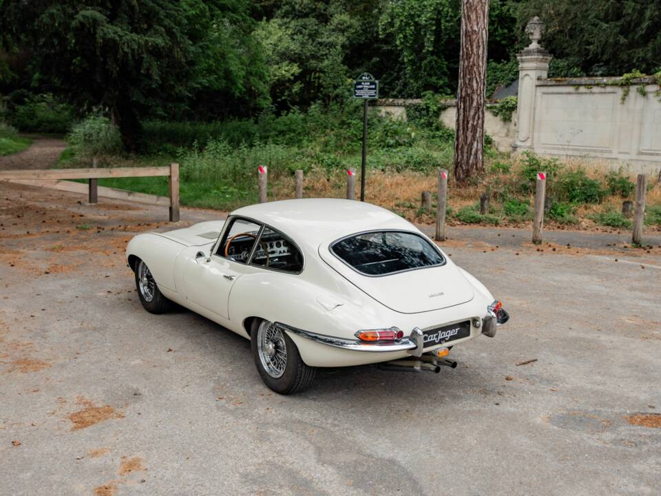 Image 2/50 de Jaguar Type E 3.8 (1963)