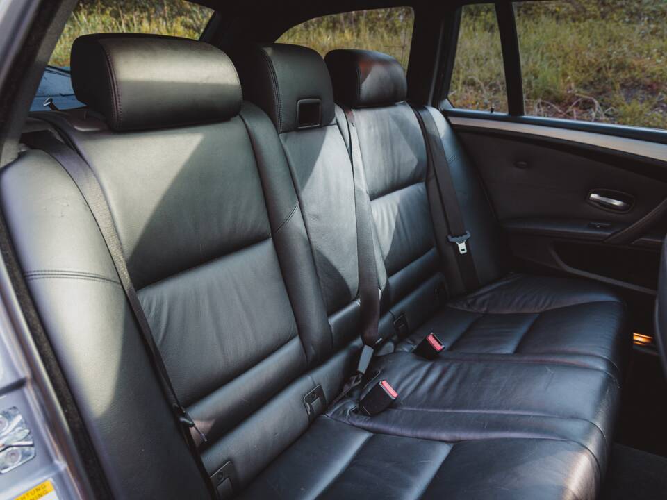 Immagine 29/35 di BMW M5 Touring (2007)
