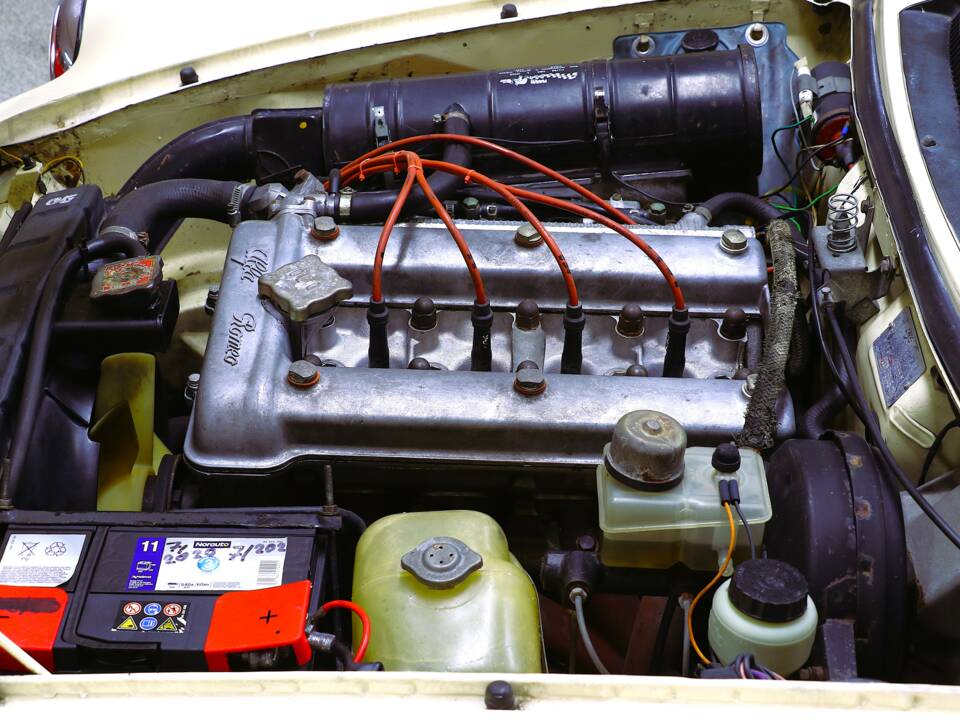 Image 21/25 of Alfa Romeo 2000 Spider Veloce (1982)
