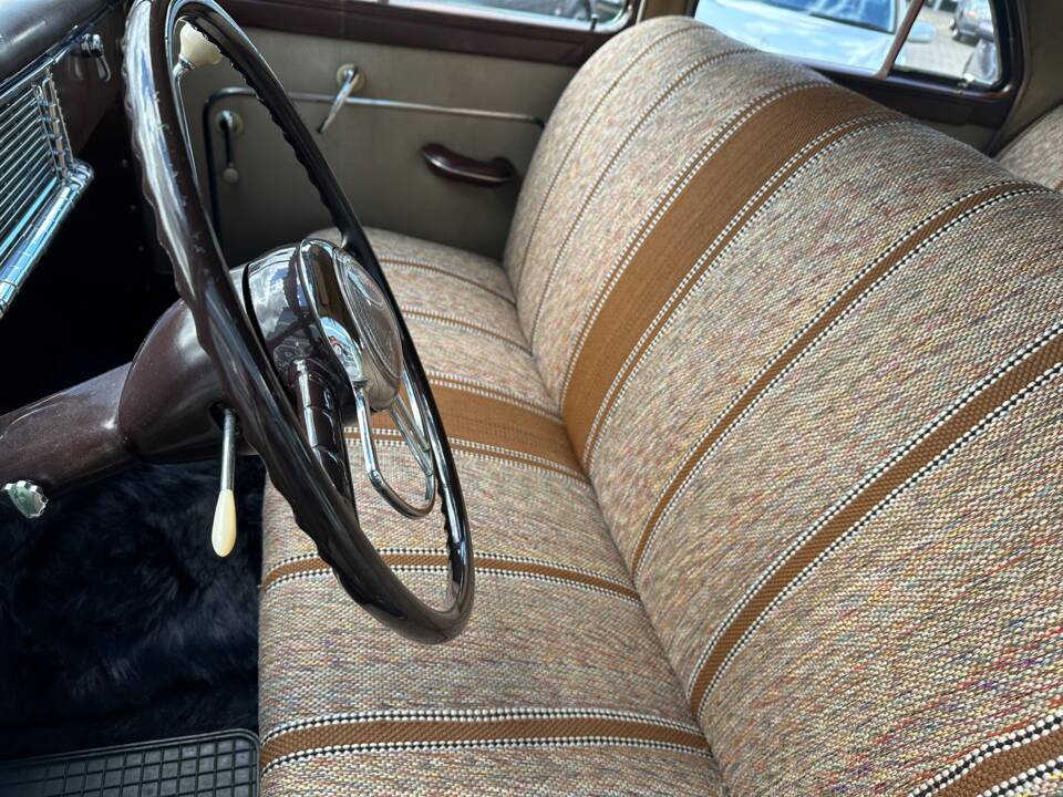 Image 71/82 of Packard Deluxe (1950)