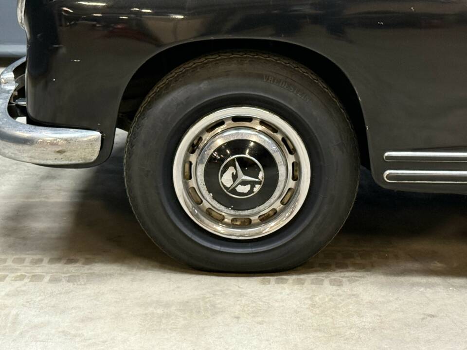 Image 16/50 of Mercedes-Benz 220 S (1955)