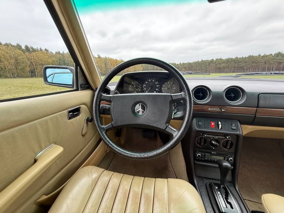 Imagen 8/34 de Mercedes-Benz 230 E (1983)