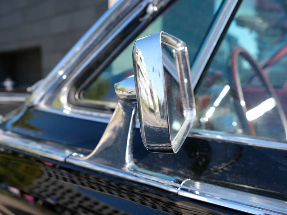 Immagine 23/57 di Lincoln Continental Convertible (1966)