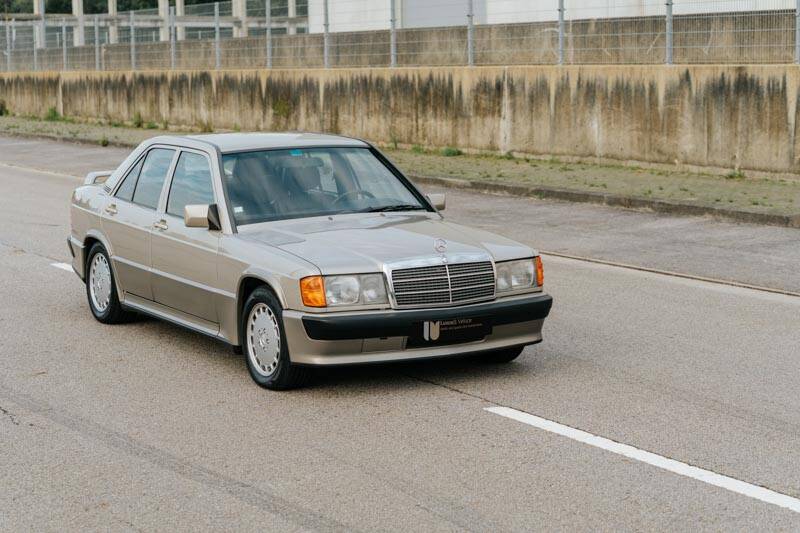 Image 4/69 de Mercedes-Benz 190 E 2.3-16 (1988)