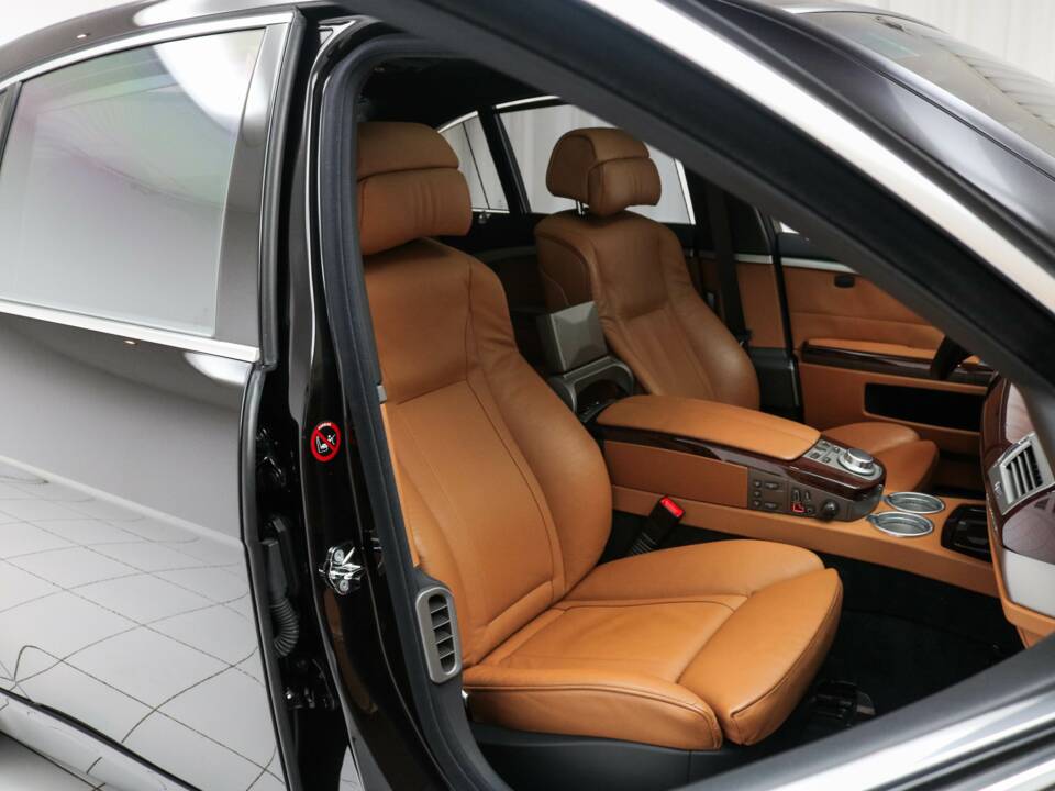 Bild 7/18 von BMW 760i (2005)