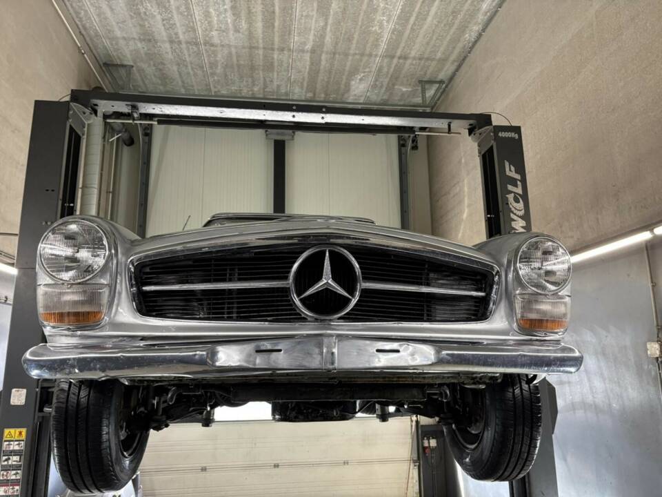 Image 45/50 of Mercedes-Benz 230 SL (1966)