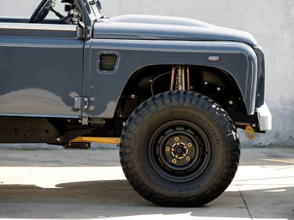 Bild 21/100 von Land Rover Defender 110 (2014)