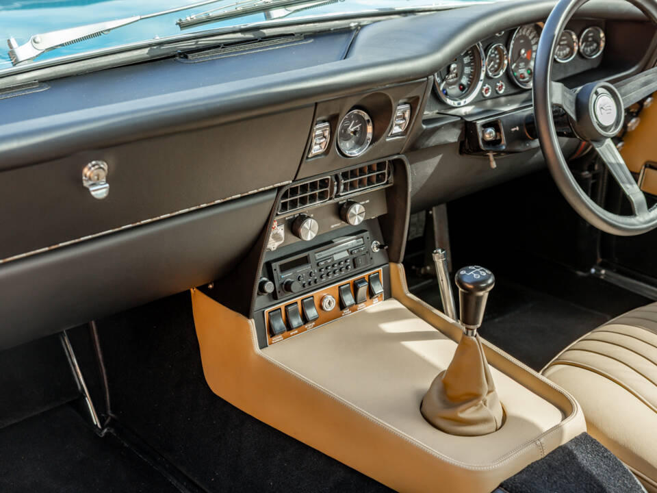 Immagine 6/71 di Aston Martin DBS V8 (1971)