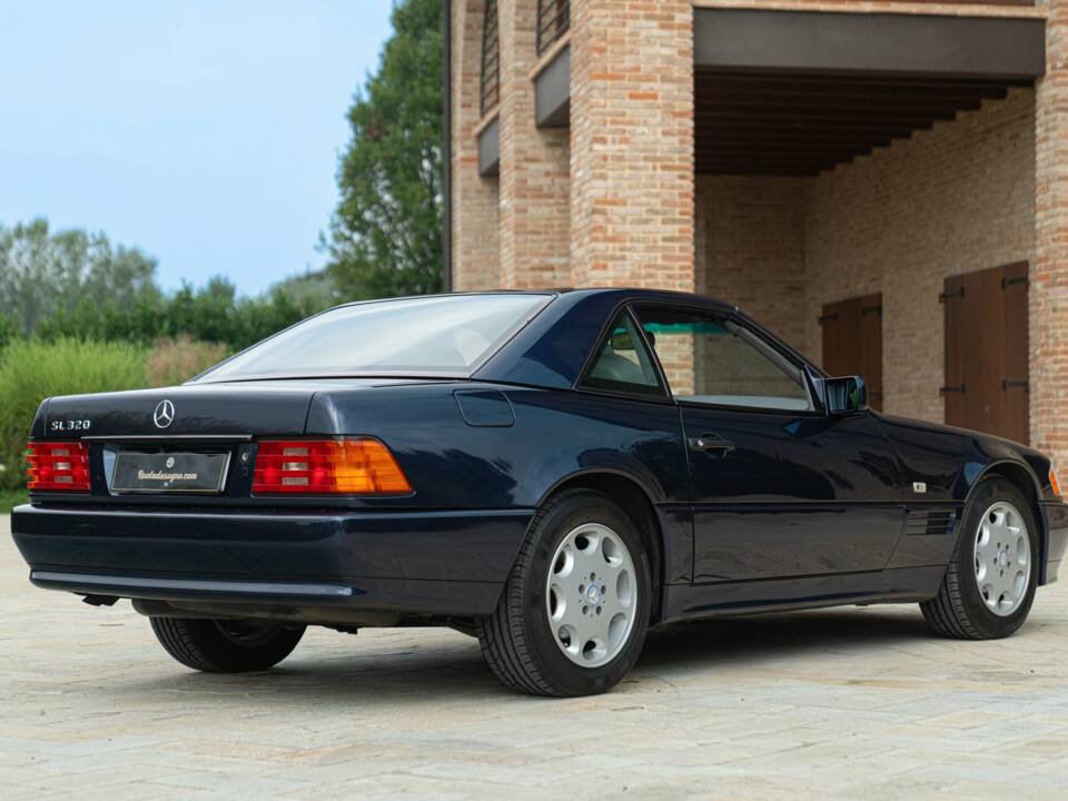 Image 7/50 of Mercedes-Benz SL 320 (1995)