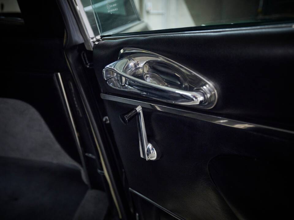 Image 81/97 of Citroën DS 20 Chapron (1972)
