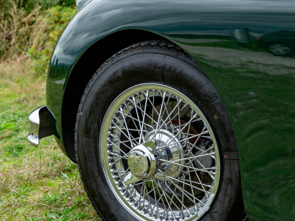 Image 24/100 of Jaguar XK 150 FHC (1960)