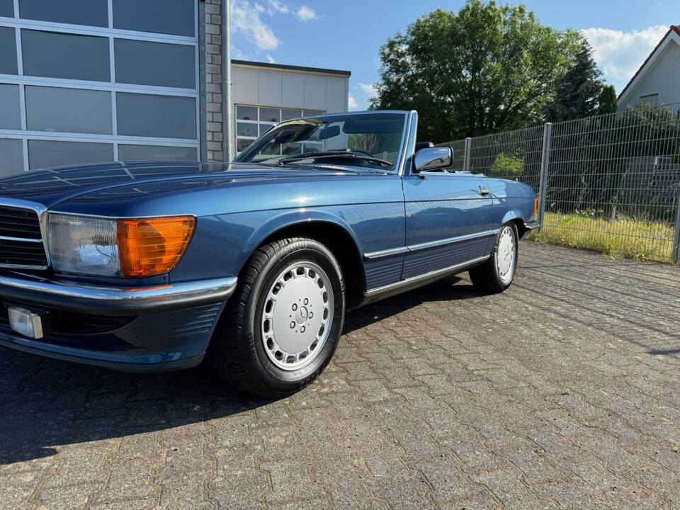 Image 17/21 of Mercedes-Benz 300 SL (1989)