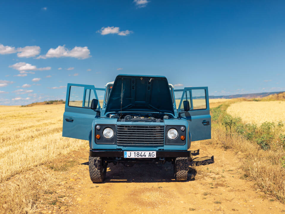 Image 11/51 of Land Rover Defender 110 (1995)