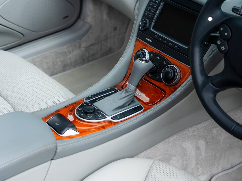 Image 37/56 de Mercedes-Benz SL 65 AMG (2004)