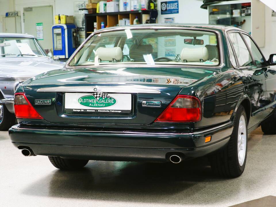 Bild 28/29 von Jaguar XJ6 3.2 Executive (1997)