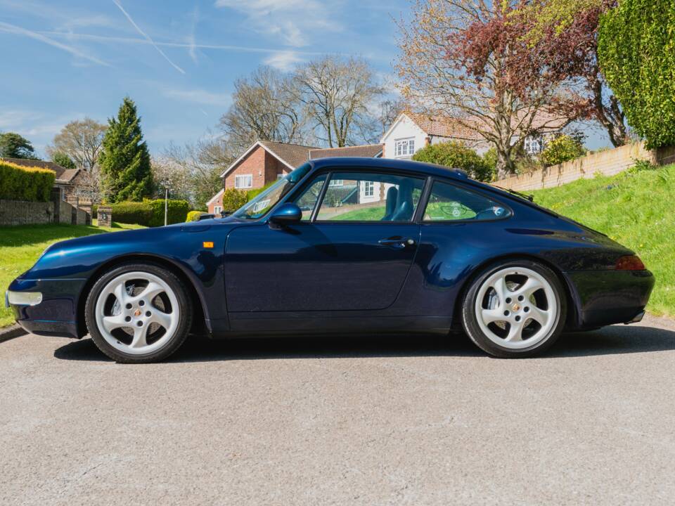 Image 4/52 of Porsche 911 Carrera 4 (1997)