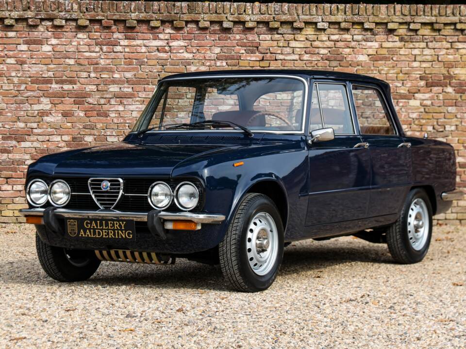 Image 17/50 of Alfa Romeo Giulia Nuova Super 1300 (1975)