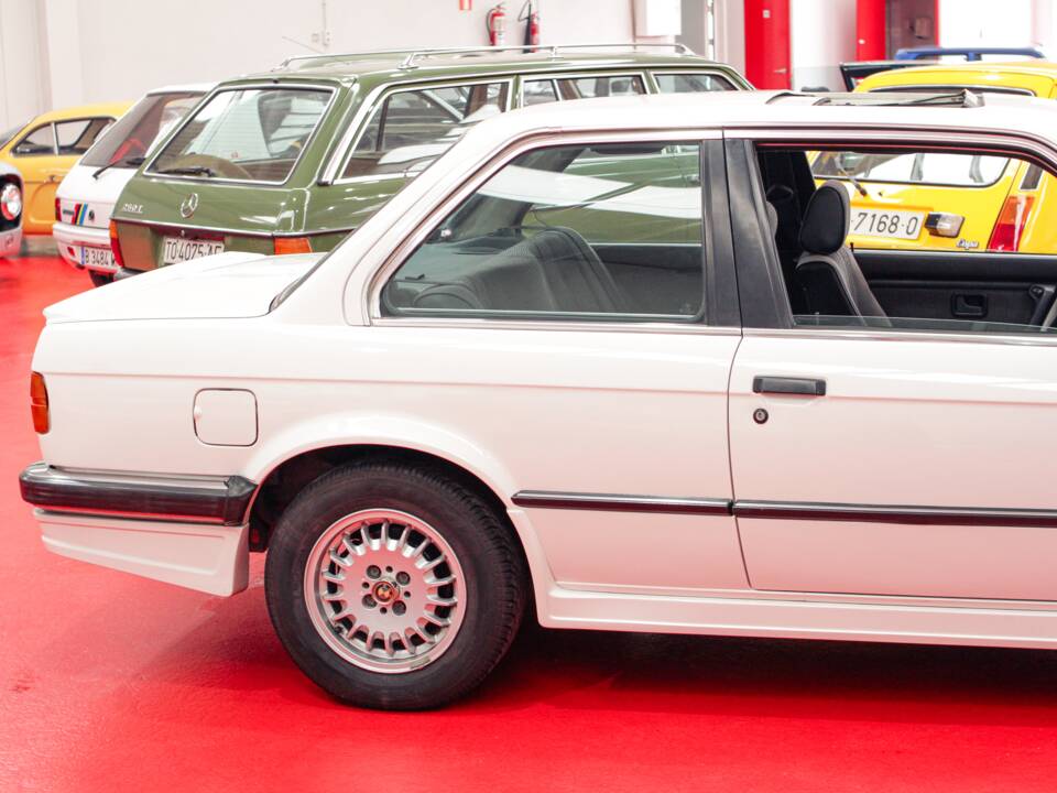 Image 30/38 of BMW 325i (1986)