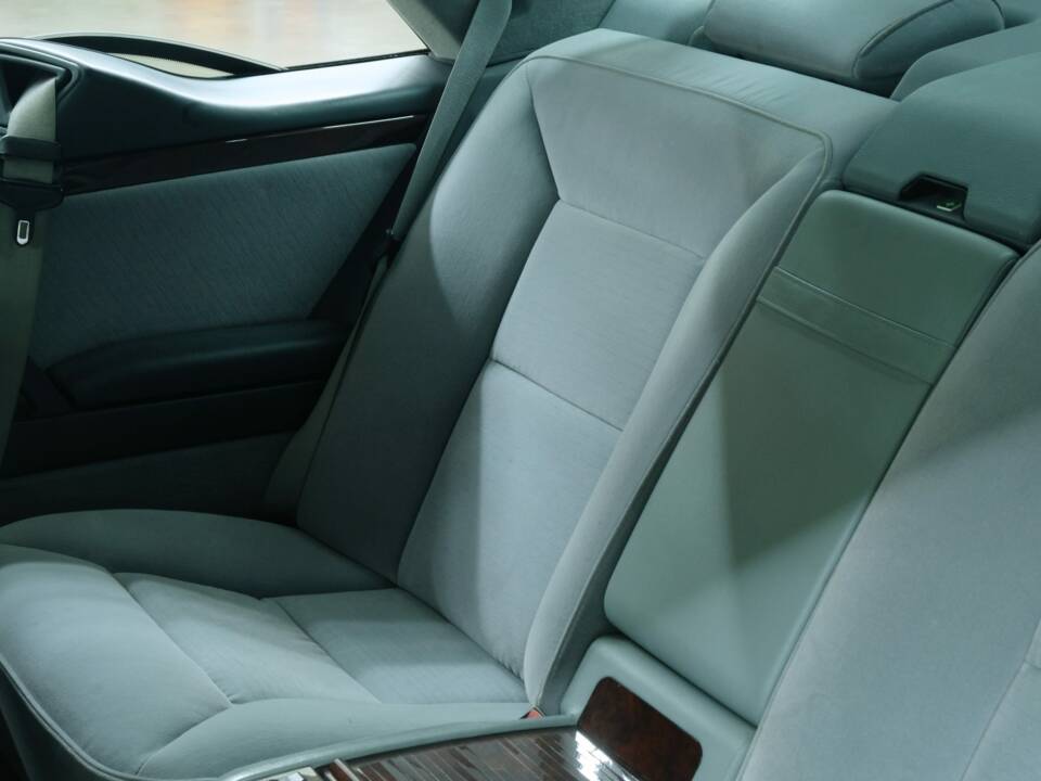 Bild 42/50 von Mercedes-Benz S 420 C (1994)
