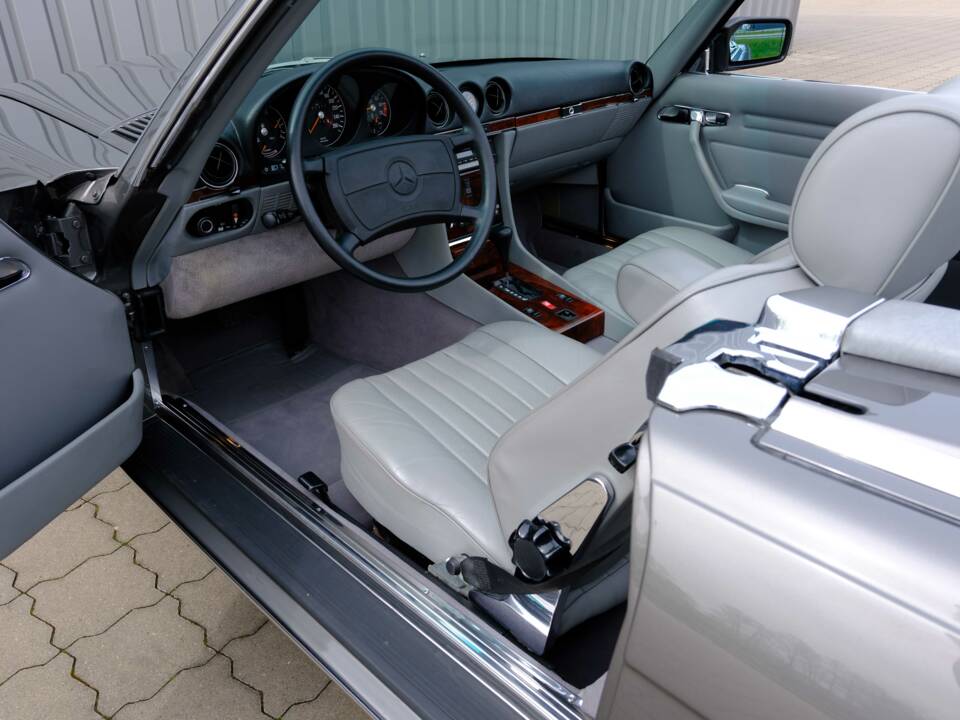 Image 77/97 de Mercedes-Benz 560 SL (1987)