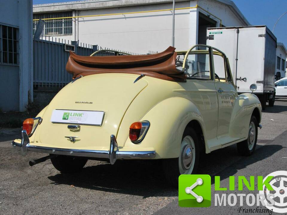 Image 6/10 of Morris Minor 1000 (1977)