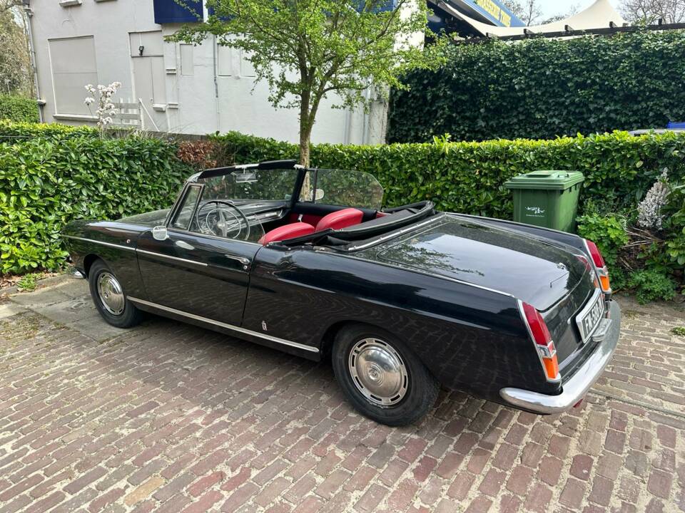 Imagen 10/26 de Peugeot 404 Convertible (1968)