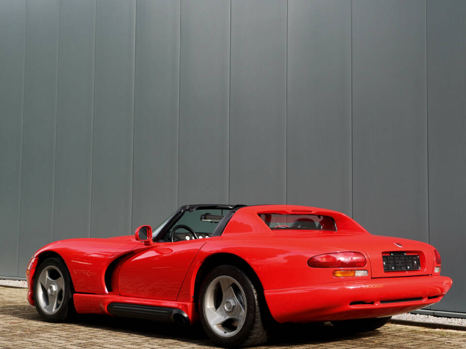 Image 35/61 of Dodge Viper RT&#x2F;10 (1993)